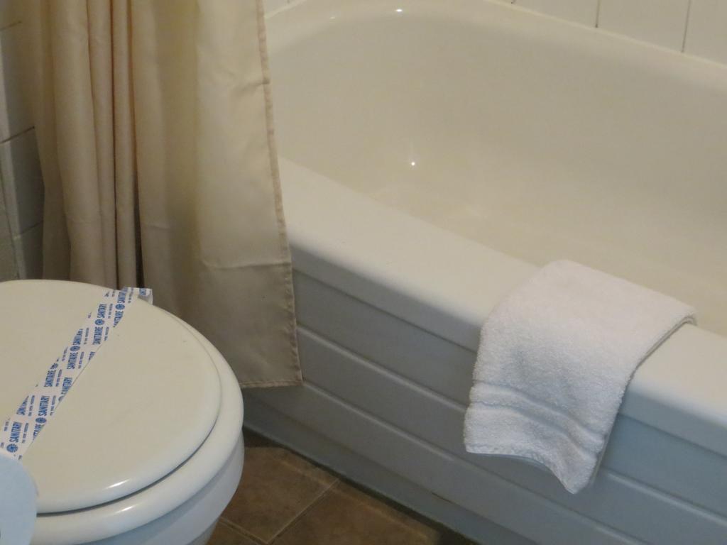 Red Carpet Inn & Suites Calgary Room photo